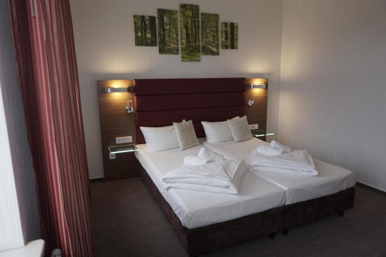 Hotel Und Restaurant Zum Deutschen Hause 吕本瑙 外观 照片